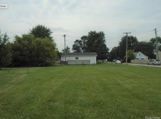 30408 Utica Rd, Roseville, MI 48066