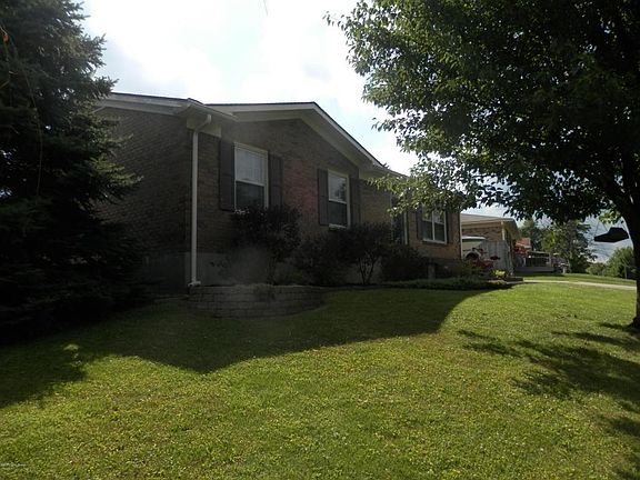 3rd image of 1810 Oakwood Dr