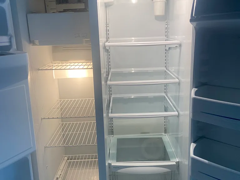Side by side has in door ice & water