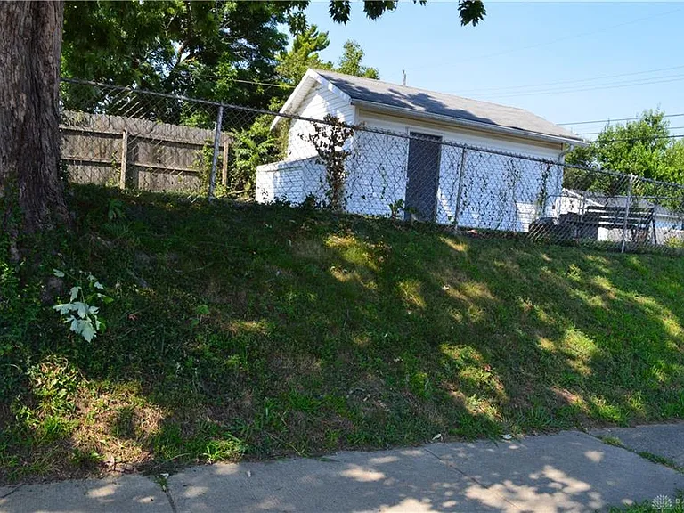 2752 Springmont Ave — Photo 22