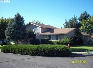 555 Sater Ct, Hermiston, OR 97838