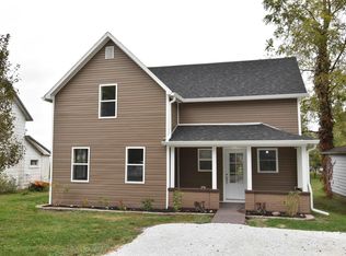 211 N Chestnut St, Earl Park, IN