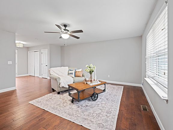 5th image of 210 Hardin Ave