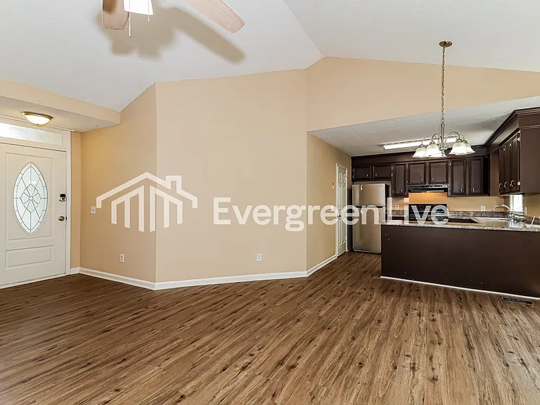 605 Riverwalk Way — Photo 3