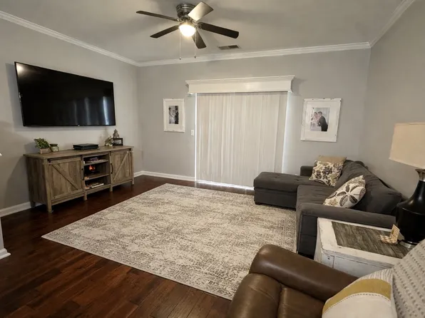 8061 Stoneham Ct, Matthews, NC 28105