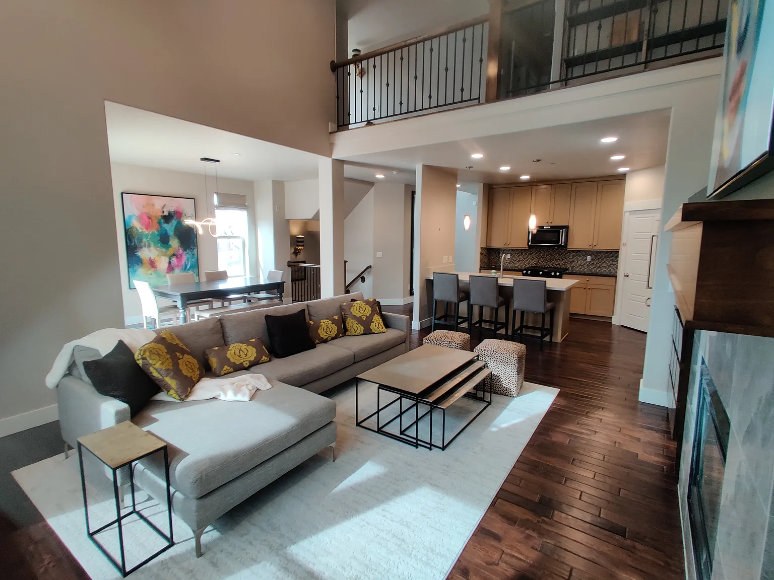 4 bed, 3.5 bath, 2720 sqft, $4,700 — Photo 1