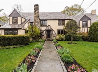 75 Ivy Way, Port Washington, NY 11050