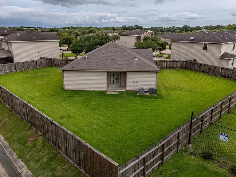 8234 Hall View Dr — Photo 27