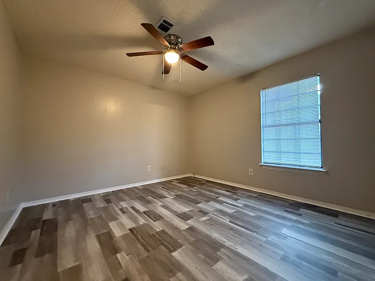 3850 Creighton Rd #7 — Photo 9