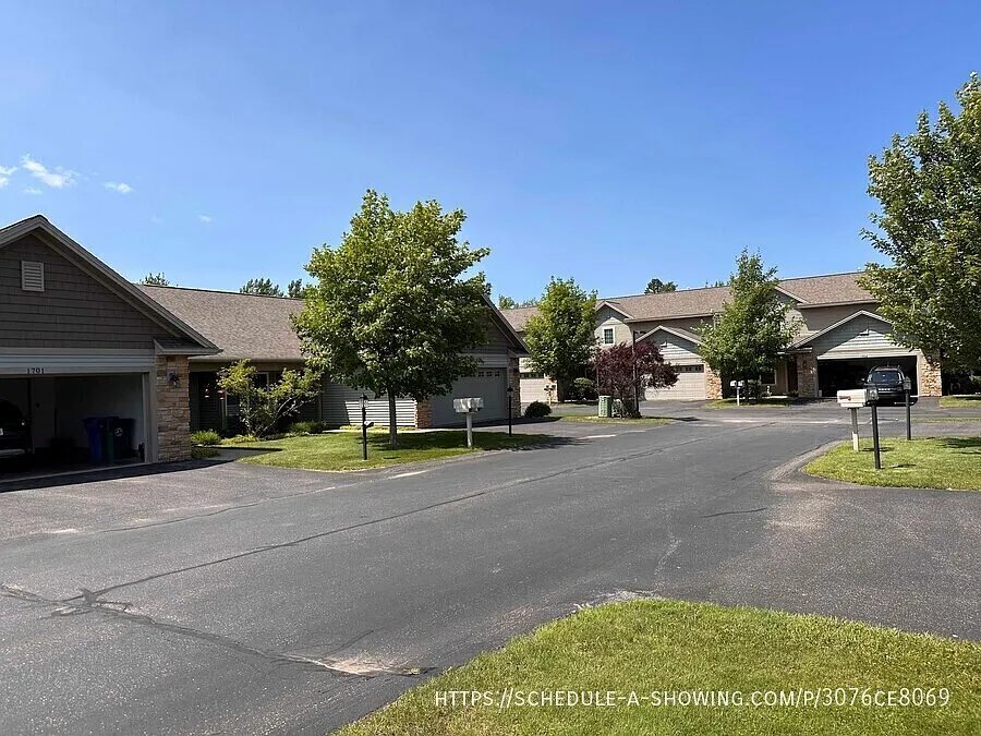 3 bed, 2.5 bath, $2,595 — Photo 2