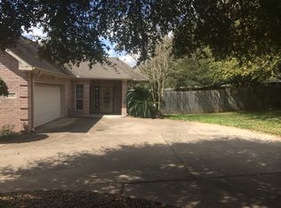 2102 Creekwood Ln, Brenham, TX 77833