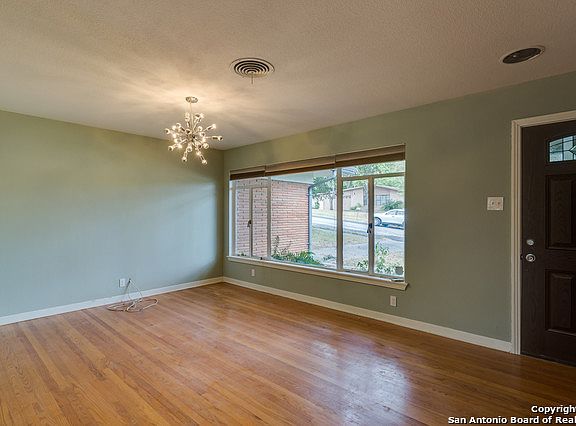 5th image of 138 Shadow Hill Dr