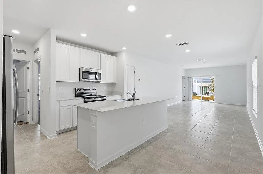3 bed, 2.5 bath, 1470 sqft, $2,200 — Photo 4