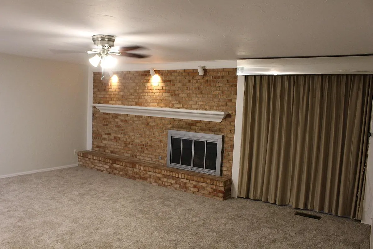 Building Photo - 5105 N Drexel Blvd