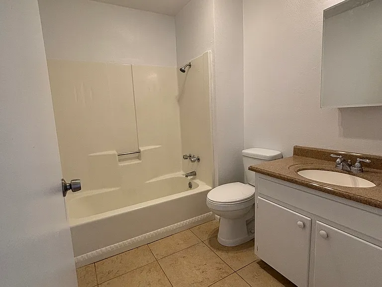 9021 Candelaria Rd NE #A — Photo 15