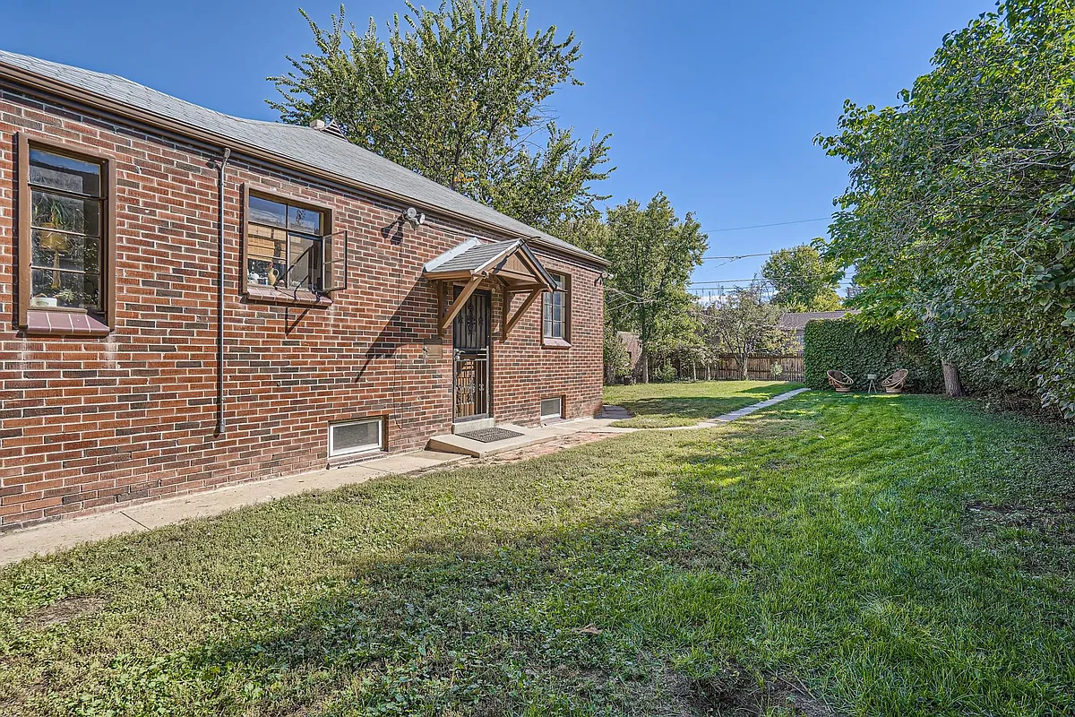 Backyard & Apt. B Entrance - 1530 Filbert Ct #B