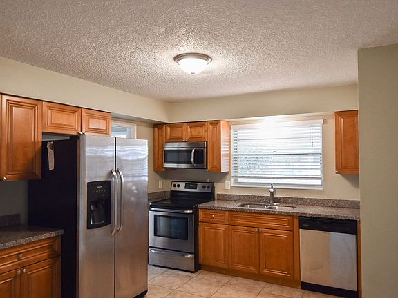 3rd image of 2436 Sherwood Forest Blvd