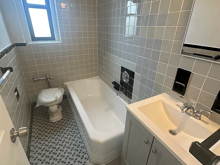 40-66 Ithaca St #4H — Photo 5