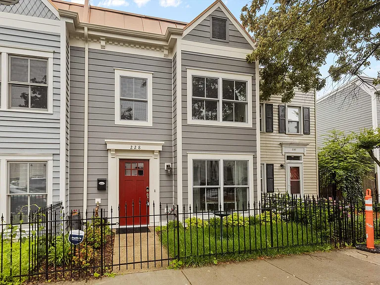 N Payne St — Photo 32