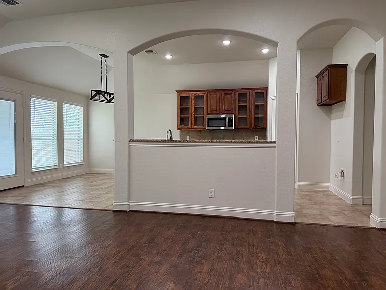 1864 Meadowview — Photo 7
