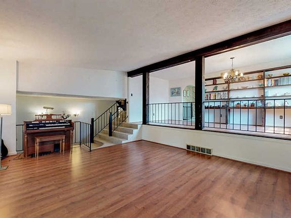 4th image of 601 Beresford Dr