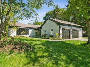 4643 Lake Point Cir, Long Grove, IL 60047