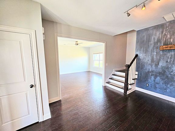 5th image of 821 Westmoreland Cir NW