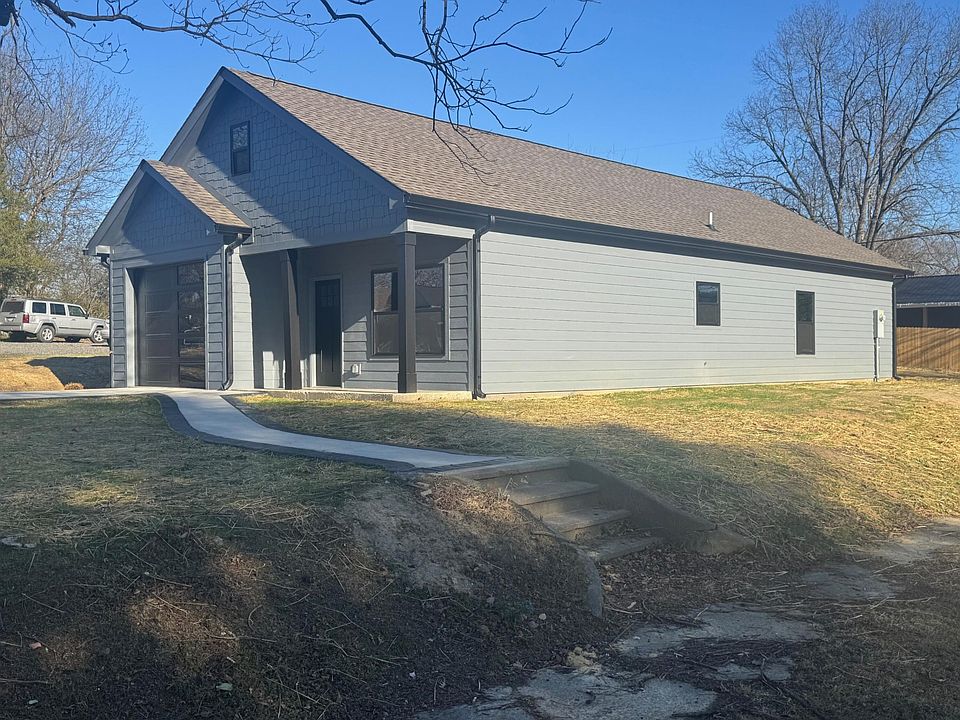 2nd image of 835 Louisiana Ave