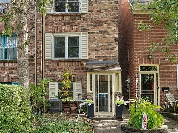 4th image of 33 Sandstone Ln