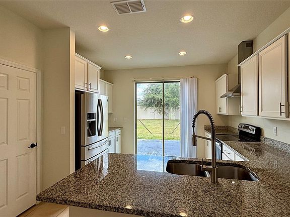4th image of 3545 Starkey Dr