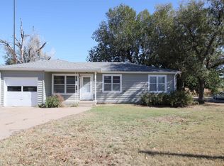 612 Minneola Rd, Dodge City, KS 67801
