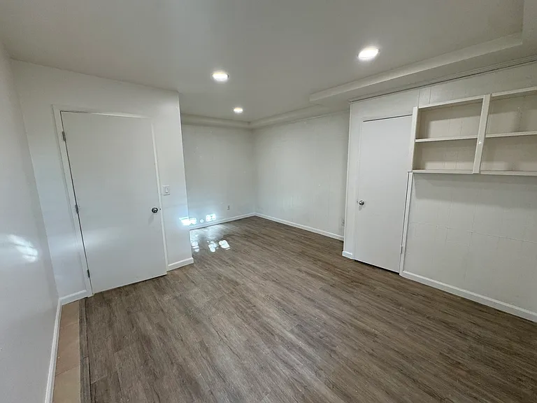 7000 Saranac St #9 — Photo 40