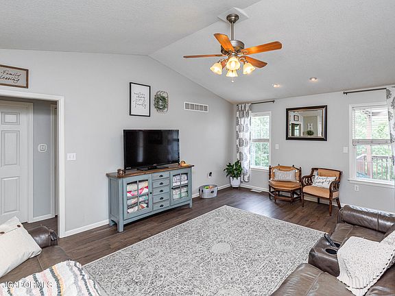 4th image of 2313 Massey Ln