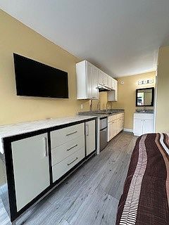 4th image of 6100 Rivers Ave #11563918