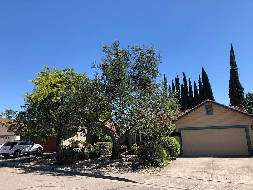 Exterior of the house. Quiet neighborhood with great neighbors.