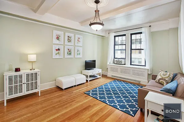 Sold by Bond New York | media 2