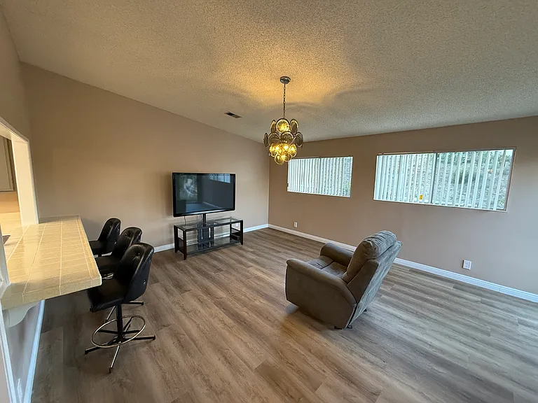 920 W Adams Ave — Photo 10
