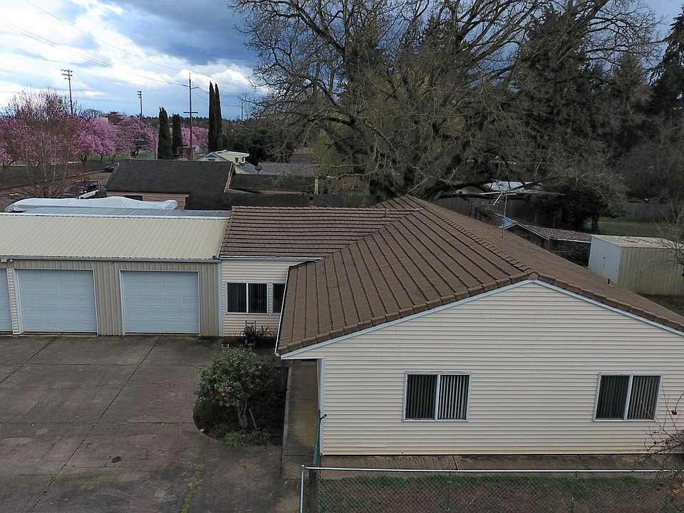 2nd image of 100 9th St