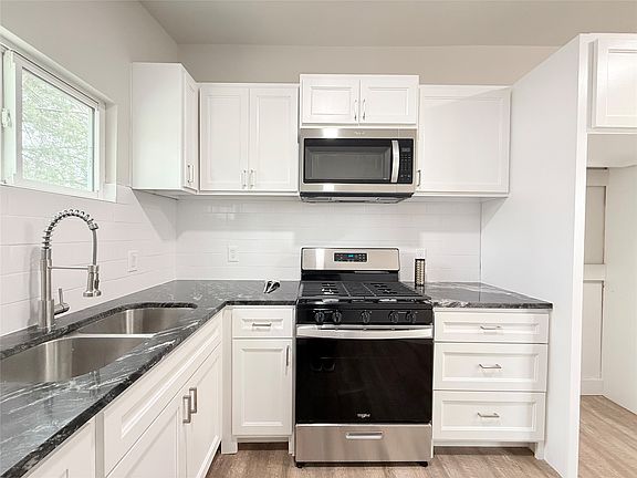 3rd image of 1303 N Galloway Ave