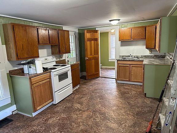 3rd image of 8 Morton St