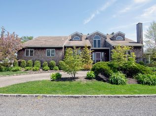 110 Seaview Rd, Lawrence, NY 11559