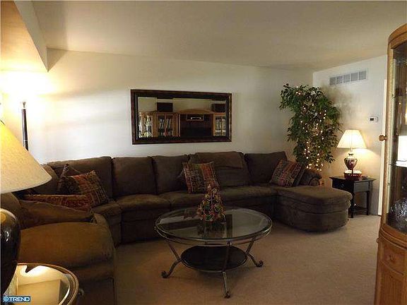 2nd image of 49 Vincent Dr