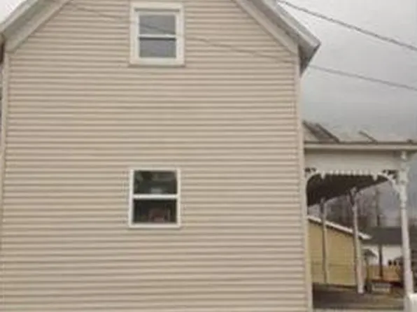 510 E Chestnut St, Hartford City, IN 47348