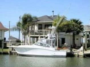 39 Tarpon Ln, Freeport, TX 77541