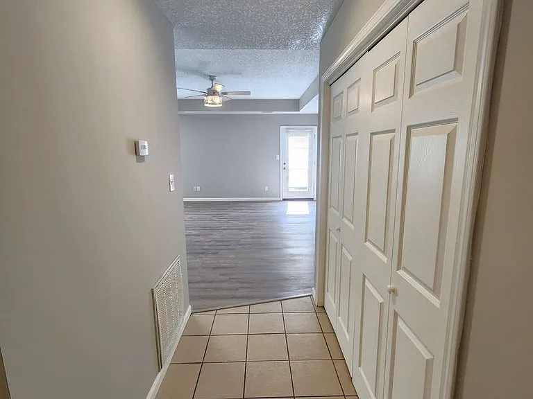 7110 SW Greenview Dr — Photo 3
