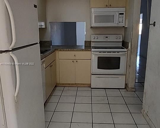 3rd image of 505 NW 177th St APT 219
