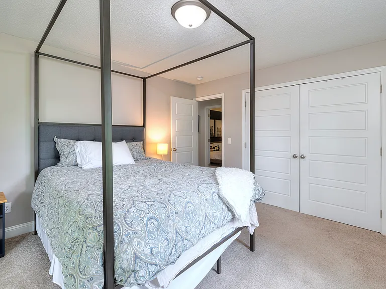 909 Club Ln — Photo 19