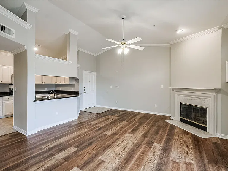 2111 Welch St #B304 — Photo 3