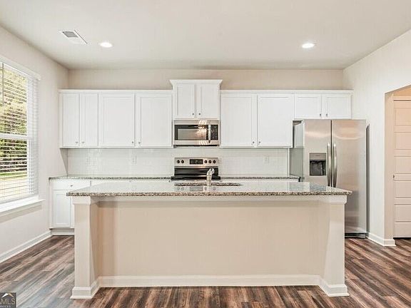 5th image of 143 Hunts Mill Cir