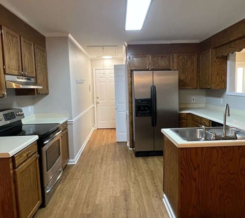 1st image of 245 Waterbury Ct